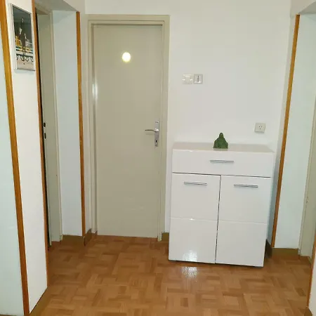 Stanovanjje Apartment *